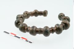 Foto von Bronzeknotenarmreif (NHMW-PRAE-025344)